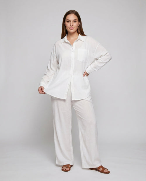 Ladies elegant, airy two-piece set with classic shirt and wide trouser leg - front view