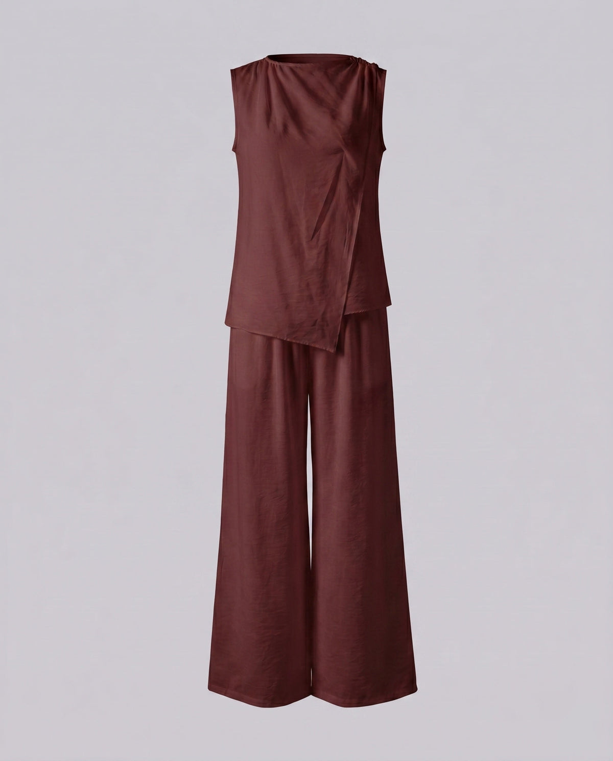 Women's casual and elegant set consisting of a sleeveless top and wide-cut pants - product shot