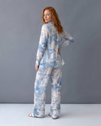 Ladies summer leisure outfit with lightweight shirt and wide pants - back view