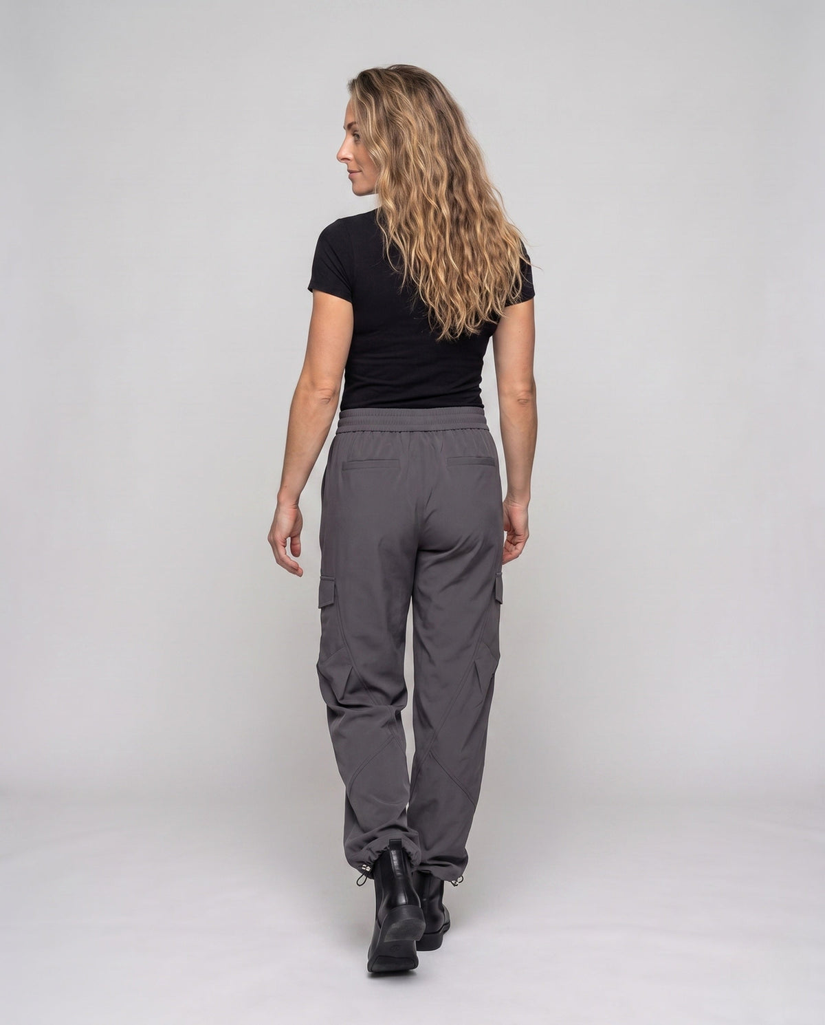 Women's technical cargo pants - back view