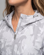 Women's travel-friendly hoodie jacket with hexagonal structure print, finely knitted microfiber finish, and elastic hem All Fashion - detail close-up