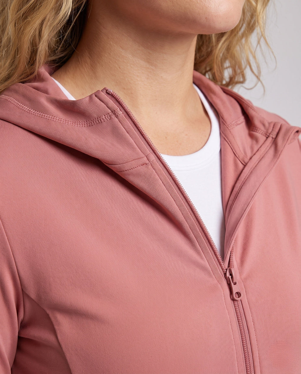 Women's ultra-light running hooded jacket with micro-perforated fabric, elastic hem, and slim fit All Fashion - detail close-up