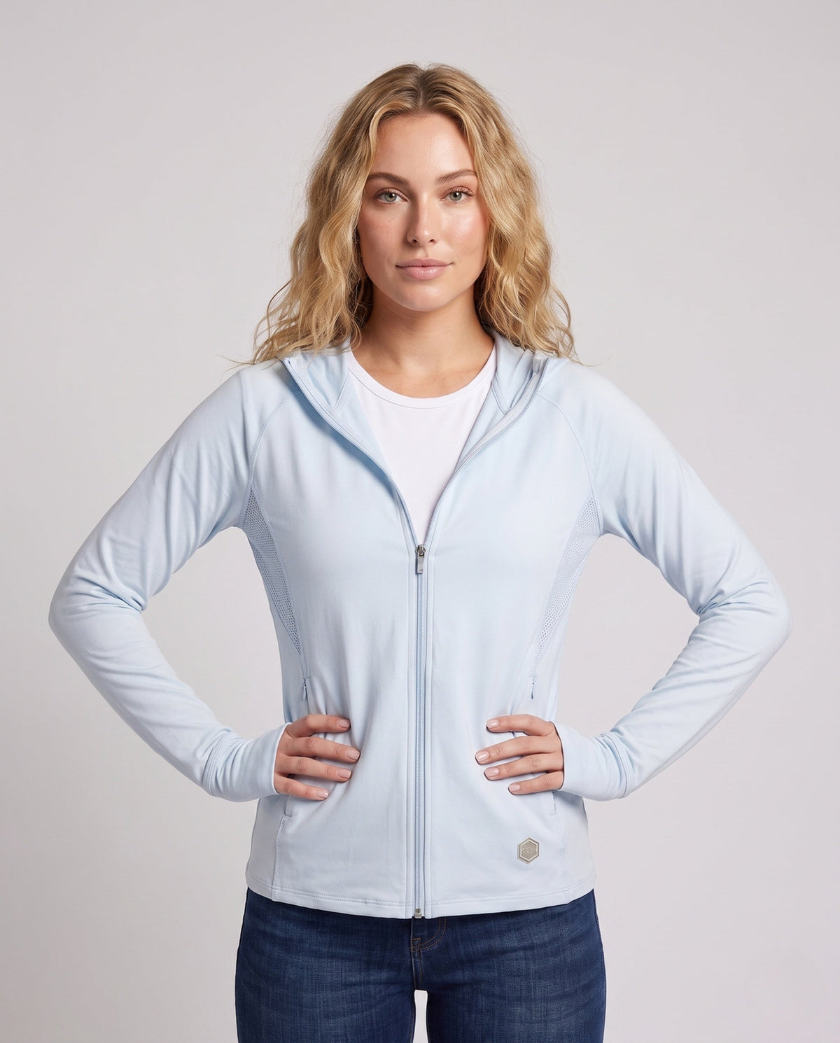 Women's nan ultra-light sun protection hoodie with zipper, breathable mesh inserts and thumbholes All Fashion - upper body view
