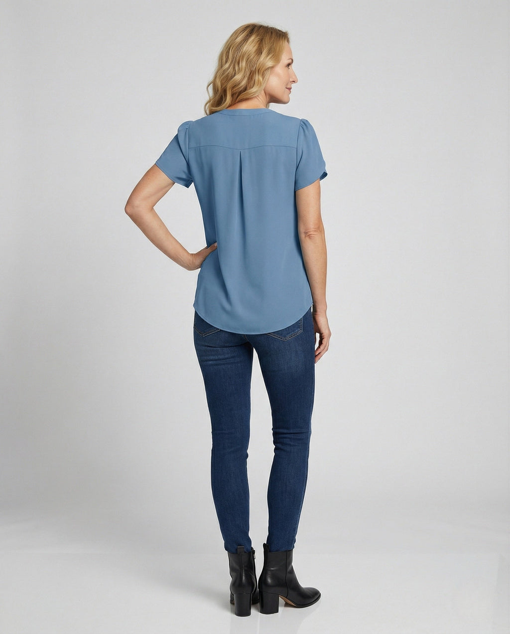 Blouse top women with V-neck and puff sleeves - back view