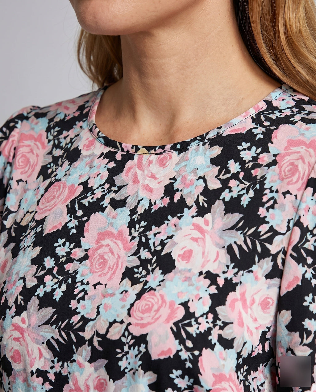 Women's blouse dress with floral ruffles and tie belt - detail close-up