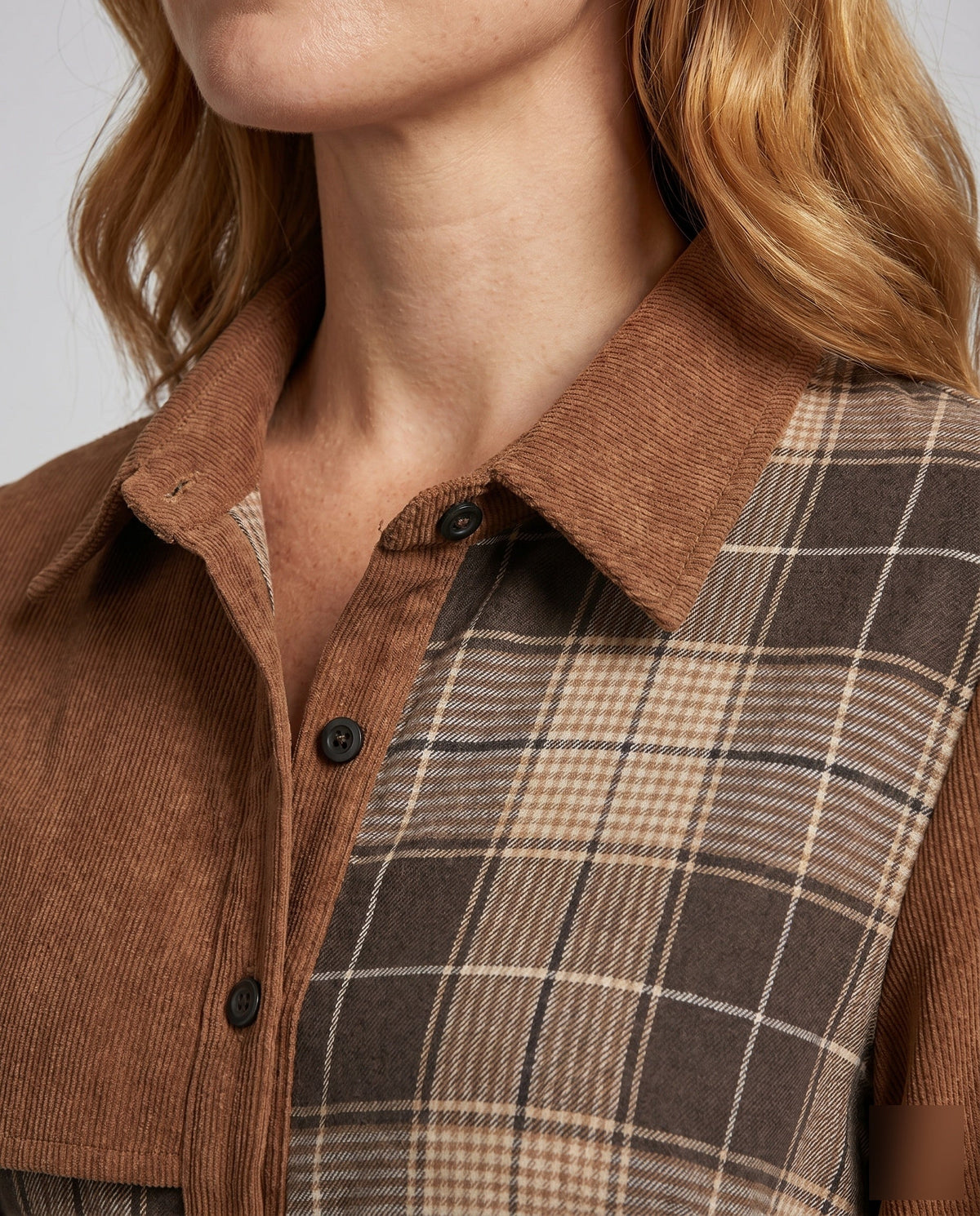 Women's shirt dress with belt and modern check pattern - detail close-up