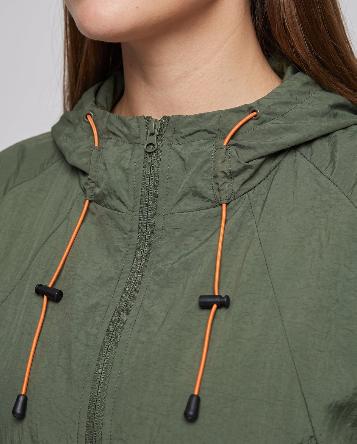Women's Lightweight Outdoor Jacket with Adjustable Hood and Water-Repellent Material All Fashion - detail close-up
