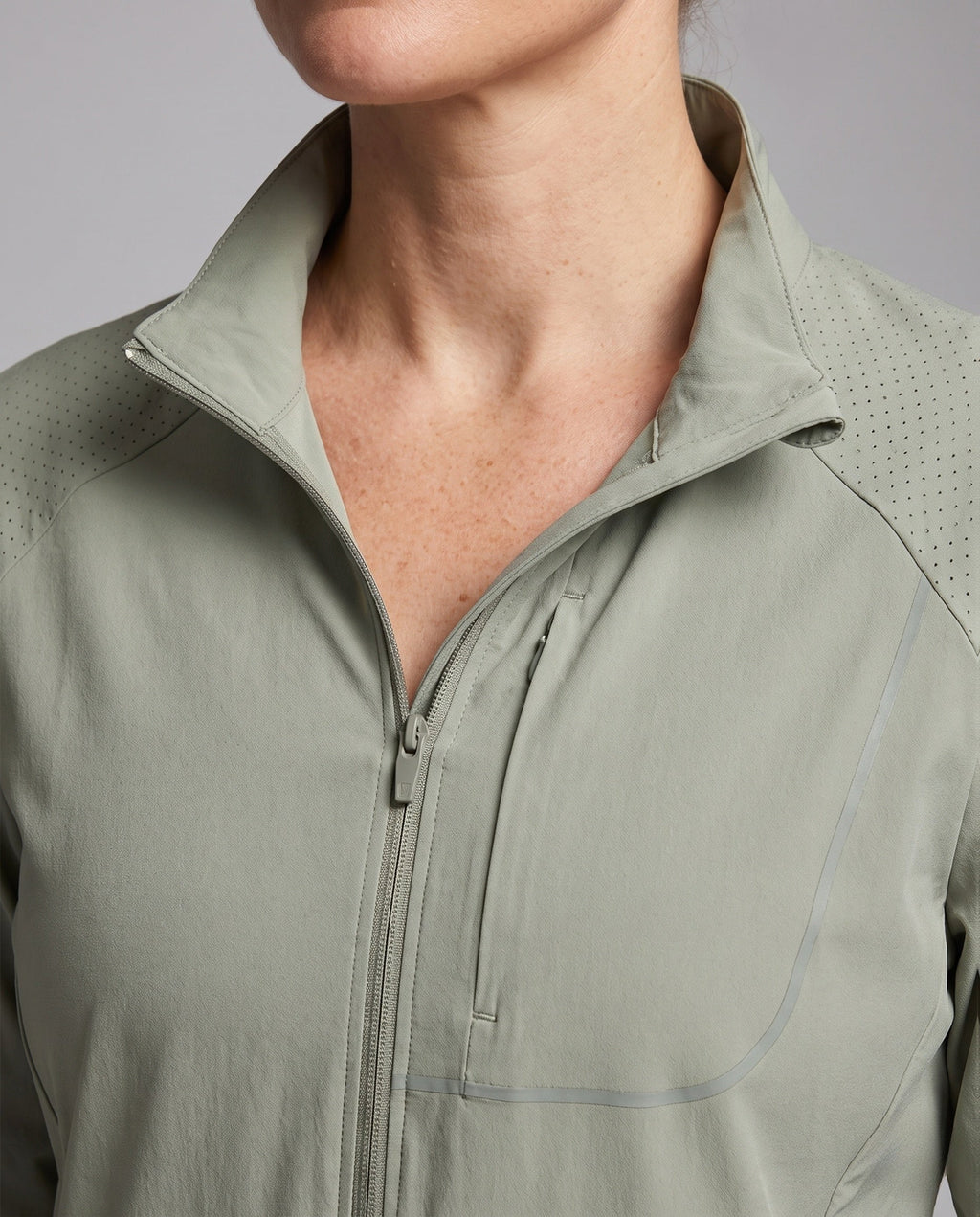 Ladies sporty training jacket with reflective details All Fashion - detail close-up