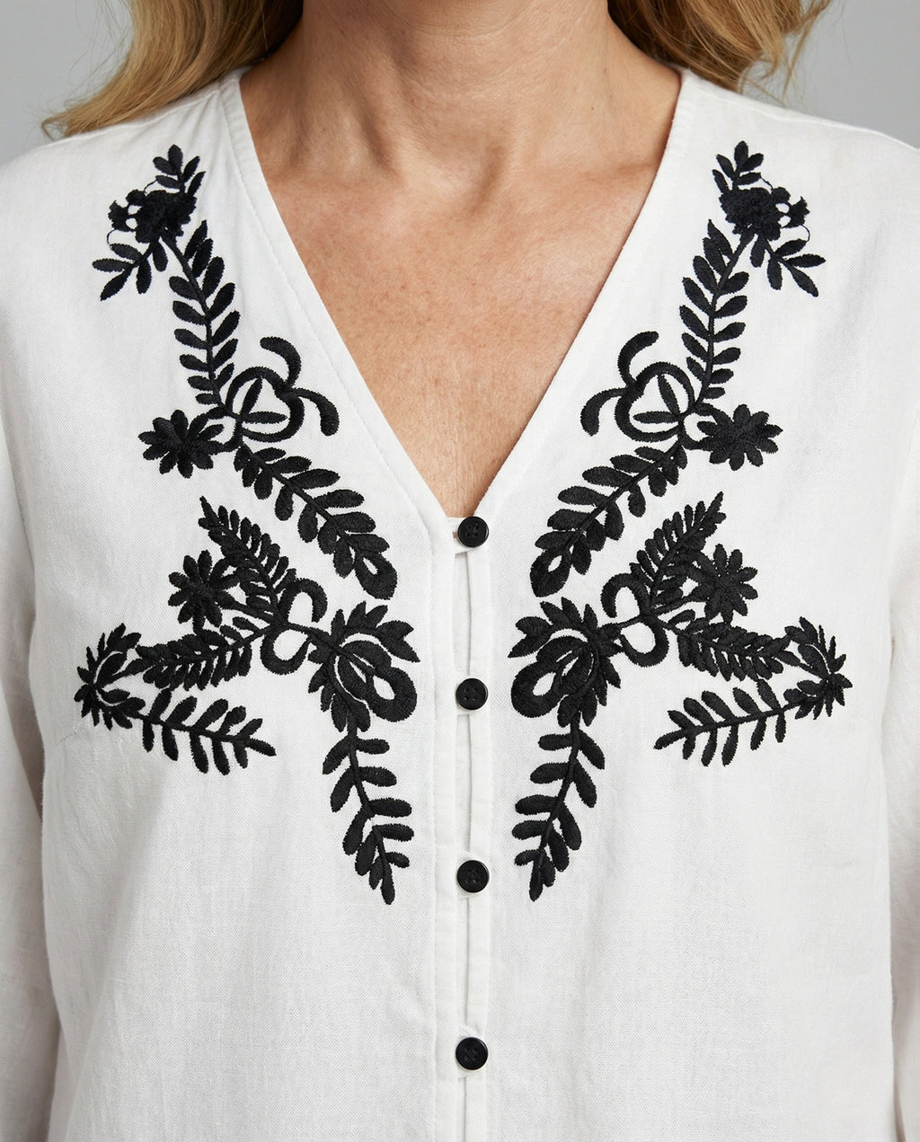 Women's Blouse Top Oversize Embroidered - detail close-up
