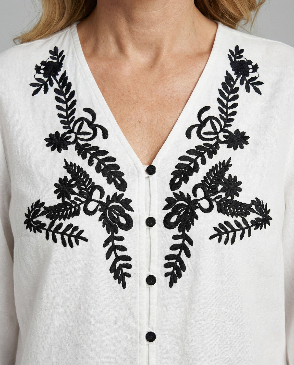 Women's Blouse Top Oversize Embroidered - detail close-up